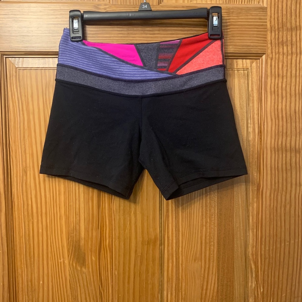 Lululemon bike shorts size 4